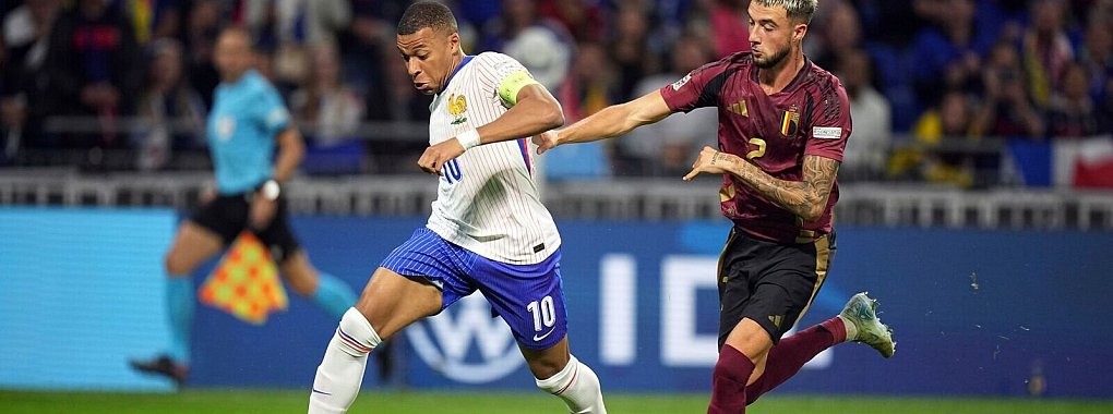 Kylian Mbappé (l) kehrt für die letzten beiden Nations-League-Spiele nicht in den Kader von Vizeweltmeister Frankreich zurück. - © Laurent Cipriani/AP/dpa