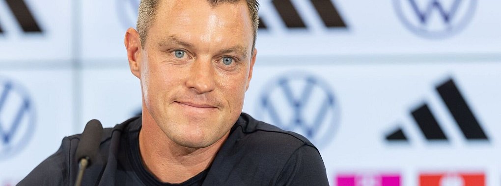 Trainer Hanno Balitsch darf sich über eine starke EM-Qualifikation der U19 freuen - © Jürgen Kessler/dpa