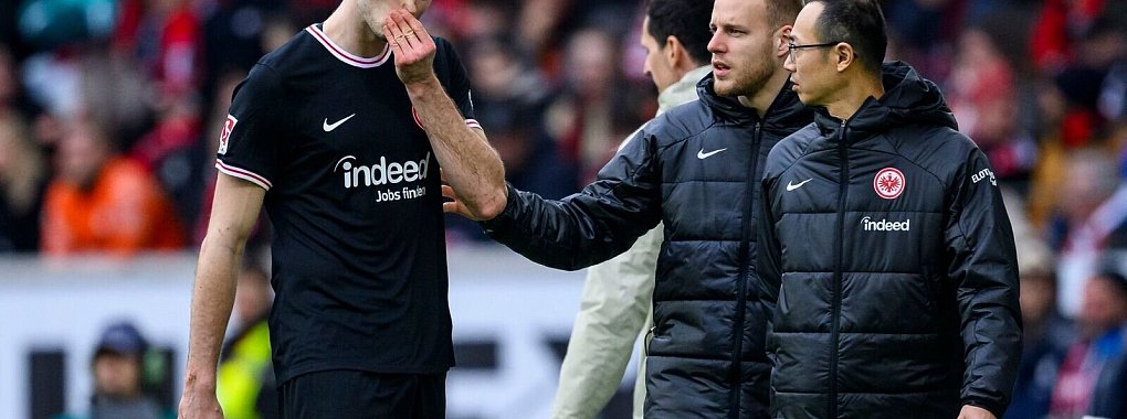 Der Frankfurter Sasa Kalajdzic musste verletzt ausgewechselt werden. - &copy; Tom Weller/dpa