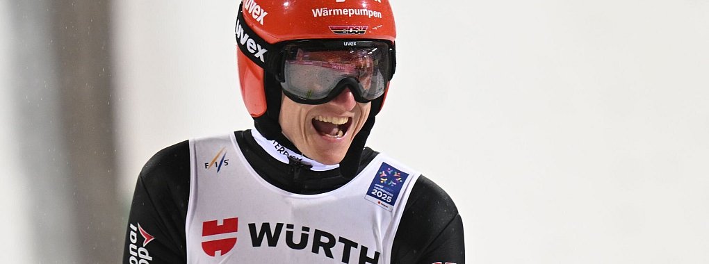 Karl Geiger hat erklärt, wie gut dem gebeutelten Team die Silbermedaille von Andreas Wellinger tut. - © Hendrik Schmidt/dpa