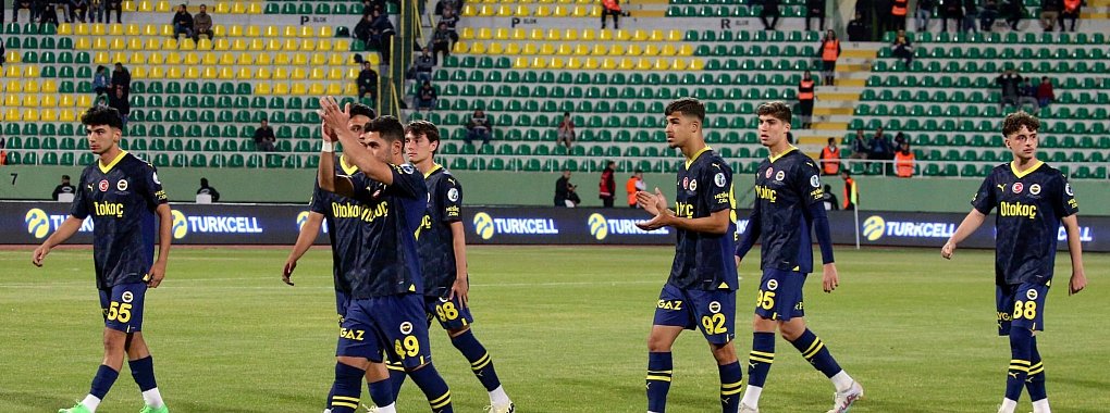 Die Spieler von Fenerbahce verlie&szlig;en im t&uuml;rkischen Supercup nach nicht einmal einer Minute den Platz. - &copy; Murat Akbas/DIA Images/AP