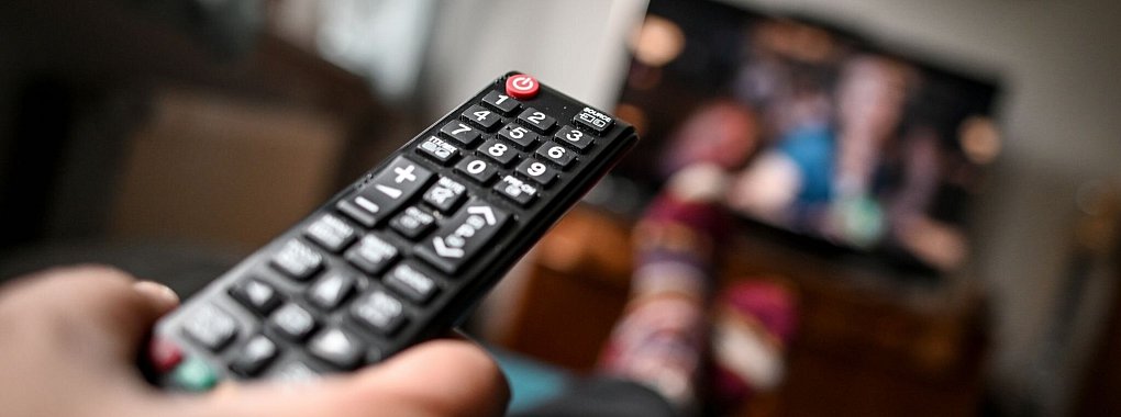 Die Zahl der TV-Zuschauer ist auch am popul&auml;ren Fernsehabend Sonntag deutlich r&uuml;ckl&auml;ufig. - &copy; Britta Pedersen/dpa-Zentralbild/dpa