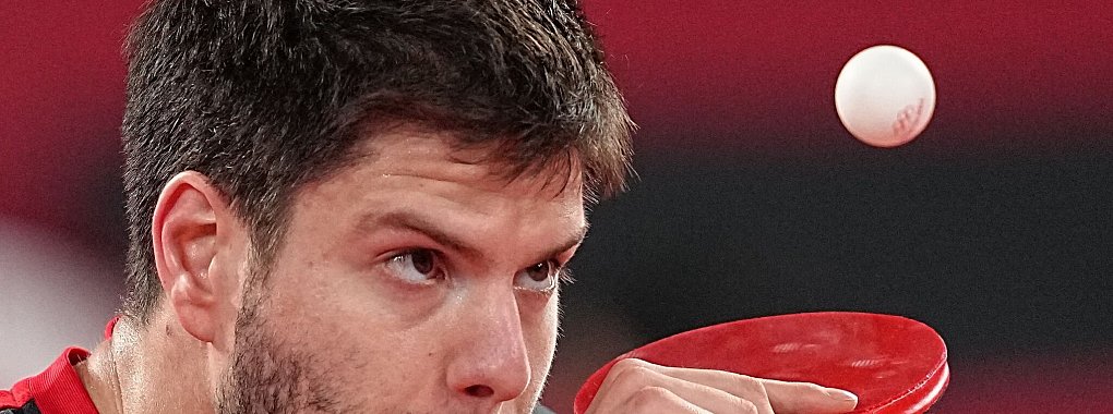 Dimitrij Ovtcharov hat eine ganz besondere Beziehung zu seinem Tischtennisschl&auml;ger. - &copy; Michael Kappeler/dpa