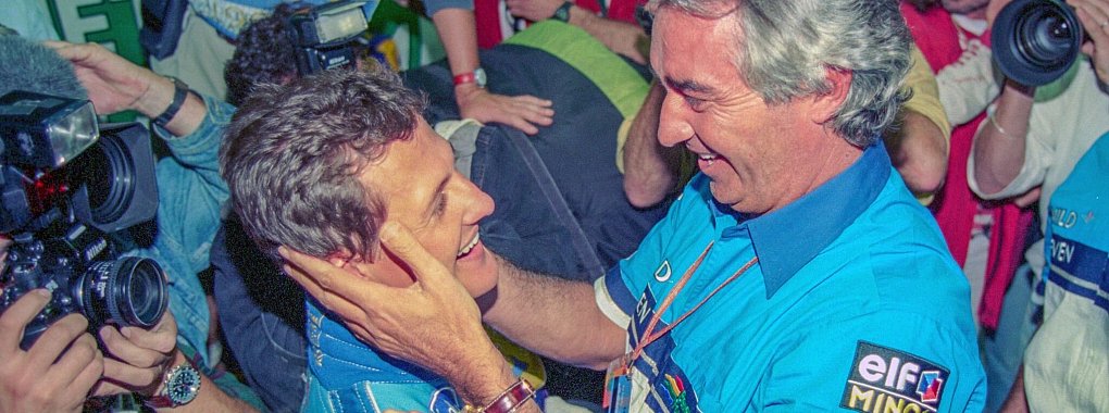 Michael Schumacher (l) und Flavio Briatore (r) - sie hatten es allen gezeigt und die etablierten Hersteller geschlagen. - © Harry Melchert/dpa