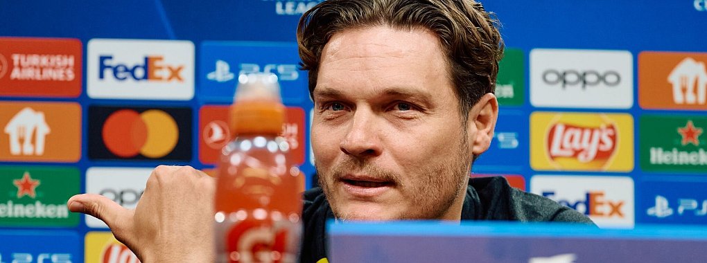 Dortmunds Trainer Edin Terzic spricht auf der Pressekonferenz vor dem R&uuml;ckspiel gegen Atl&eacute;tico Madrid. - &copy; Bernd Thissen/dpa