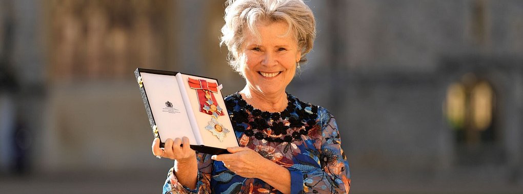 Schauspielerin Imelda Staunton wurde auf Schloss Windsor geehrt. - © Andrew Matthews/Pool PA/AP