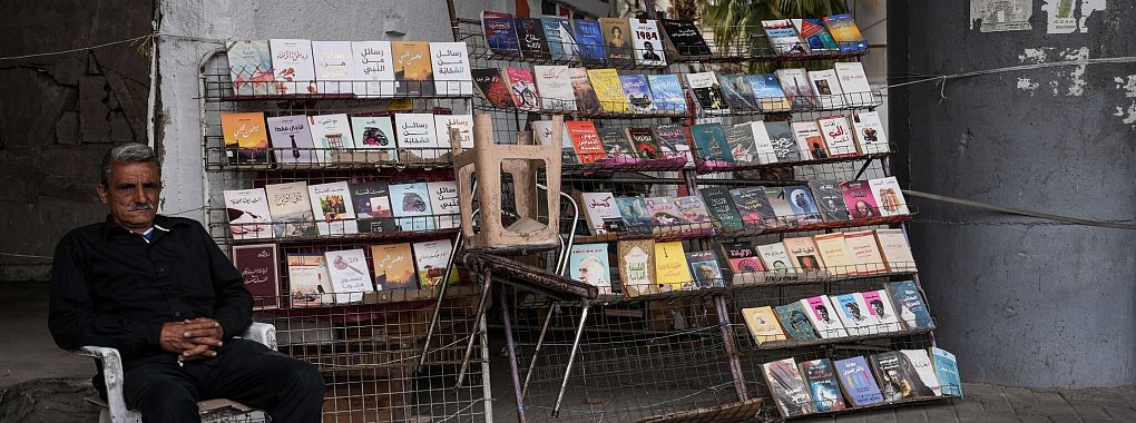 Ein Buch, das heute erlaubt war, konnte im Syrien von Langzeitmachthaber Baschar al-Assad morgen verboten werden – abhängig von der politischen Wetterlage. - © Moawia Atrash/dpa