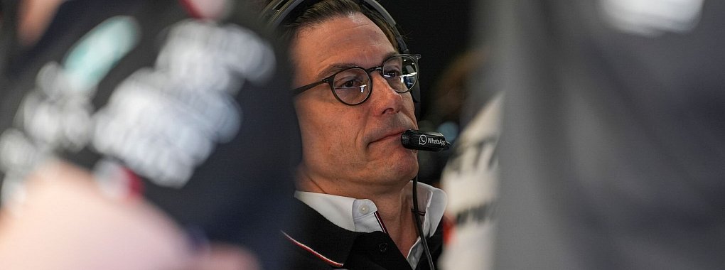 Mercedes-Teamchef Toto Wolff ist sich sicher, dass Max Verstappen auch in diesem Jahr den WM-Titel gewinnt. - © Asanka Brendon Ratnayake/AP