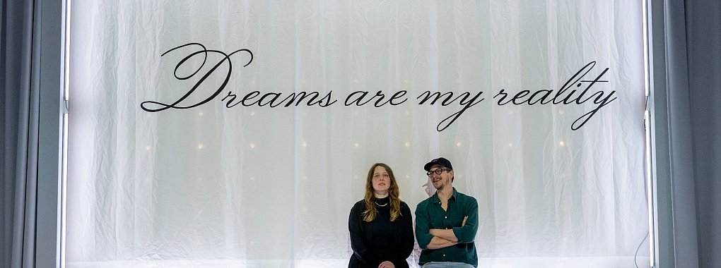 Die Kost&uuml;mbildnerin Claudia Irro und der Regisseur Alexander Eisenach auf der B&uuml;hne vom Marstall, einer Spielst&auml;tte des Residenztheaters (Bayerisches Staatsschauspiel). - &copy; Peter Kneffel/dpa