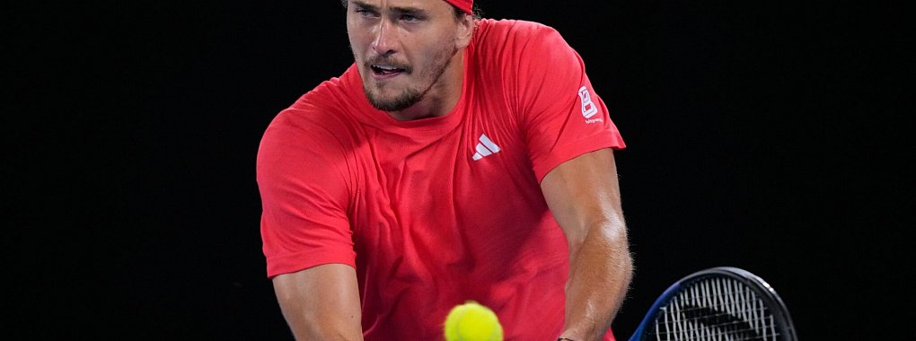 Alexander Zverev will seine Haare nicht so schnell abschneiden. - © Vincent Thian/AP/dpa