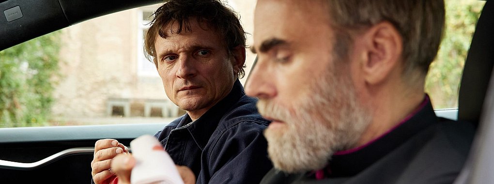 Im «Tatort: Schweigen» geht es um Kindesmissbrauch durch Kirchenmänner. Der Krimi läuft am 01.12. im Ersten. - © Kai Schulz/NDR/dpa