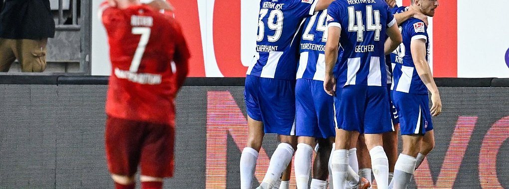 Am Ende eines turbultenden Spiels in Kaiserslautern durften die G&auml;ste von Hertha BSC jubeln. - &copy; Uwe Anspach/dpa