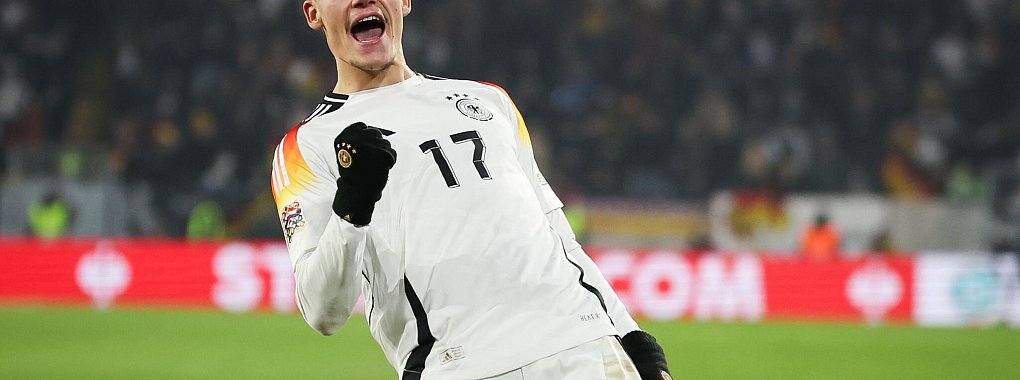 Florian Wirtz führte Bayer Leverkusen in der vergangenen Saison zum nationalen Double. - © Christian Charisius/dpa
