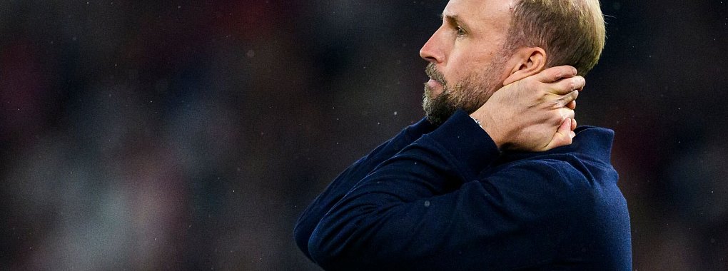 Haderte mit dem 1:1 gegen Sparta Prag: Stuttgarts Trainer Sebastian Hoeneß. - © Tom Weller/dpa