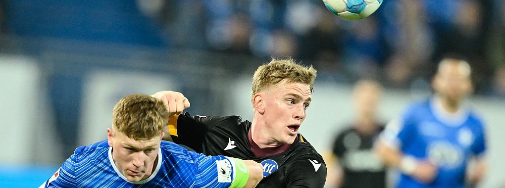 Darmstadt 98 hatte im Duell mit dem Karlsruher SC das bessere Ende für sich. - © Uwe Anspach/dpa