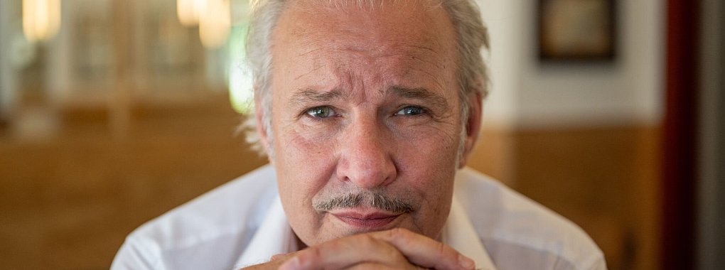 Ist nicht nur Regisseur, sondern auch Schauspieler, Drehbuchautor und Theatermann: Leander Hau&szlig;mann. - &copy; Monika Skolimowska/dpa