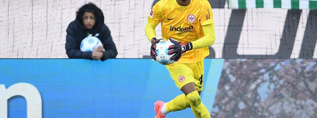 Eintracht Frankfurt verlängert den Vertrag mit Kaua Santos vorzeitig. - © Swen Pförtner/dpa