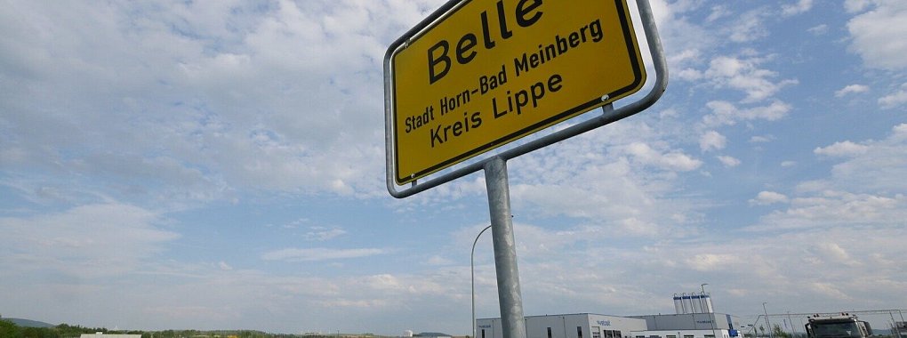 Die Bauarbeiten für das Amazon-Logistikzentrum haben im Industriepark Lippe begonnen. Fotos auf der Baustelle waren für die LZ bisher nicht möglich. Das Okay von Amazon ist noch nicht beim Sicherheitsdienst der Paderborner Baufirma angekommen. - © Jost Wolf