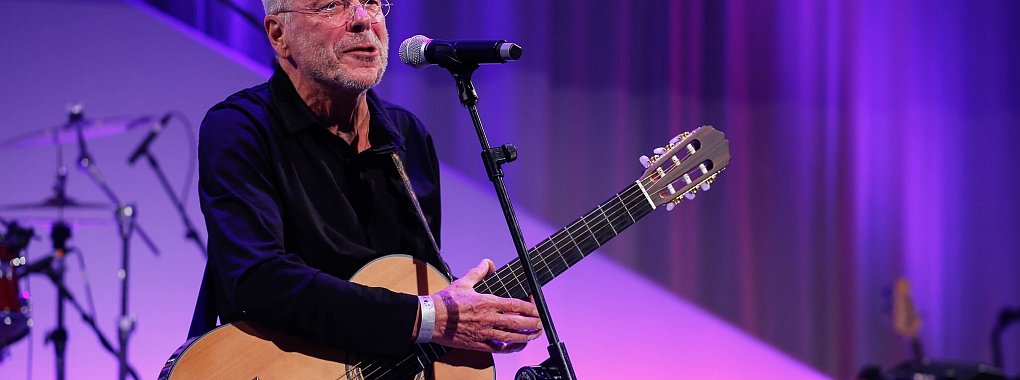Reinhard Mey bringt am 22. November ein neues Live-Album mit Aufnahmen von 1992 heraus. (Archivbild) - © Gerald Matzka/dpa-Zentralbild/ZB