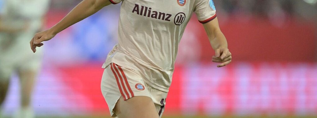 Trifft für den FC Bayern in Hoffenheim: Klara Bühl - © Peter Kneffel/dpa