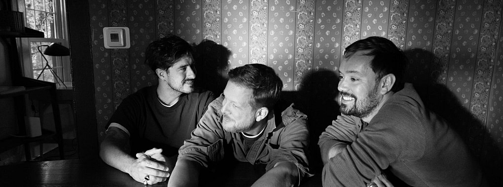 Mumford & Sons besinnen sich mit «Rushmere» auf ihre Anfänge. - © James Marcus Haney/HEAD OF PR/dpa