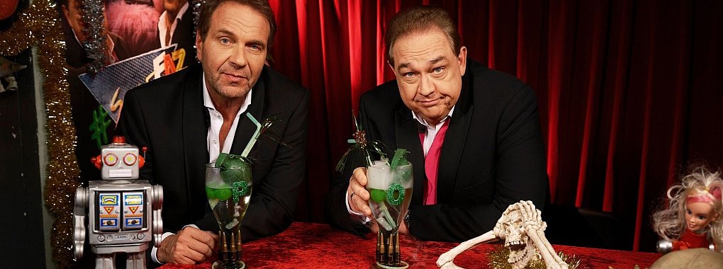 Das Schund-Festival «#SchleFaZ» der Entertainer Oliver Kalkofe (rechts) und Peter Rütten geht in eine neue Runde. - © Philipp Rathmer/RTL/Nitro/dpa