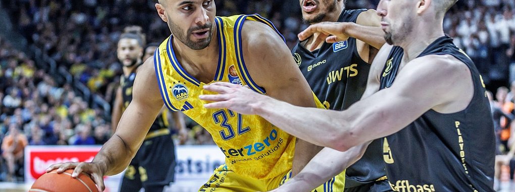 Die Albatrosse um Weltmeister Johannes Thiemann (l) holten in Spiel f&uuml;nf gegen Chemnitz den Sieg. - &copy; Andreas Gora/dpa