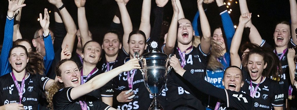 Die Metzingerinnen holten erstmals in ihrer Vereinsgeschichte den DHB-Pokal. - &copy; Marijan Murat/dpa