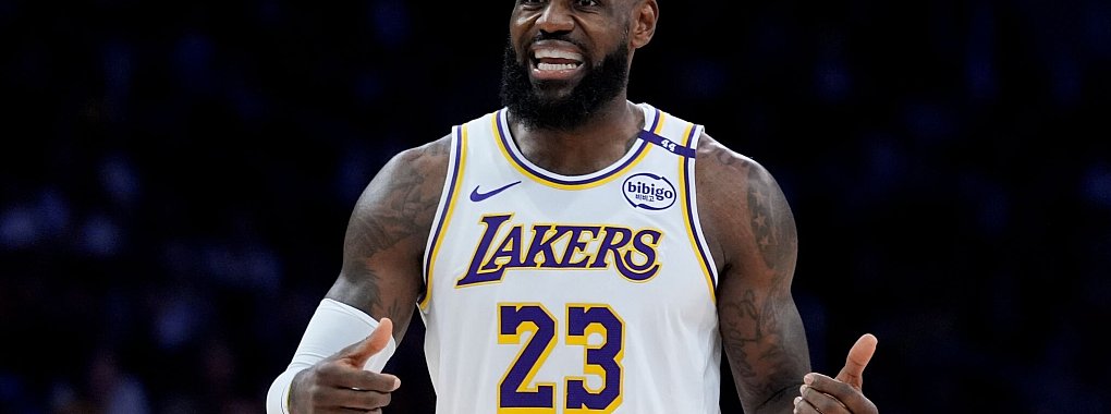 Zieht sich aus den sozialen Medien zurück: Basketball-Star LeBron James. - © Marcio Jose Sanchez/AP/dpa