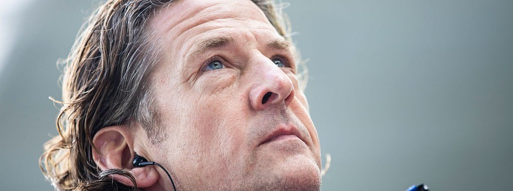 Kiels Sport-Geschäftsführer Carsten Wehlmann freut sich über einen neuen Spieler aus Slowenien. - © Tom Weller/dpa