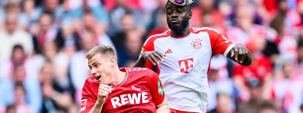 Bayerns Dayot Upamecano (r) im Zweikampf mit K&ouml;lns Steffen Tigges. - &copy; Tom Weller/dpa