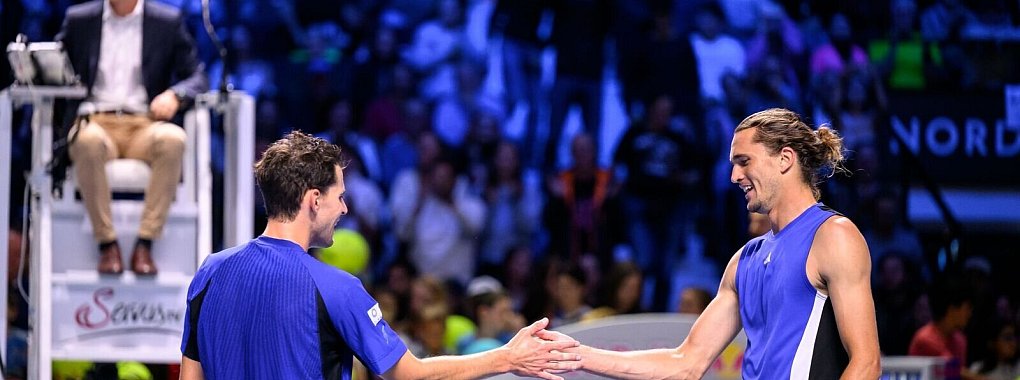 Dominic Thiem (l) und Alexander Zverev (r) sind Kumpels auf der Tennis-Tour. - © Max Slovencik/APA/dpa