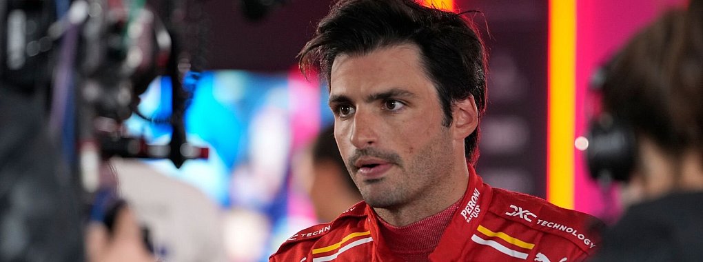 Muss bei Ferrari für Lewis Hamilton Platz machen: Carlos Sainz. - © Hiro Komae/AP/dpa