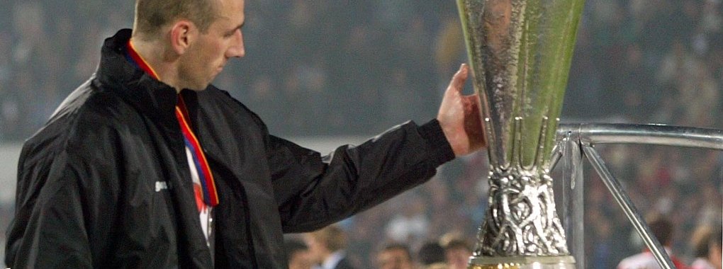 Im Jahr 2002 unterlag Borussia Dortmund mit St&uuml;rmer Jan Koller das Finale des UEFA-Cups dem Team von Feyenoord Rotterdam. Diesmal soll es anders laufen. - &copy; Anja Niedringhaus/epa/dpa