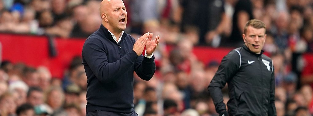 Trainer Arne Slot steht mit dem FC Liverpool nach sechs Premier-League-Spielen an der Tabellenspitze. - © Dave Thompson/AP/dpa
