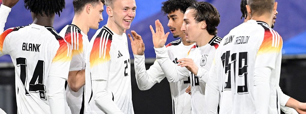 Die deutsche U21 um Doppel-Torschütze Maximilian Beier (3.v.l.) ist ein Titelkandidat. - © Federico Gambarini/dpa