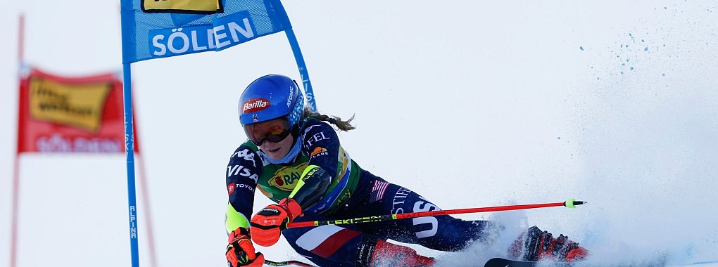 Mikaela Shiffrin verpasste beim Saisonauftakt in Sölden ihren 98. Weltcup-Sieg. - © Alessandro Trovati/AP/dpa