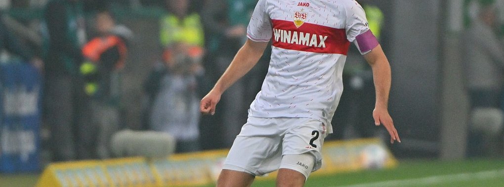 Stuttgarts Waldemar Anton am Ball. - © Jan-Philipp Strobel/dpa