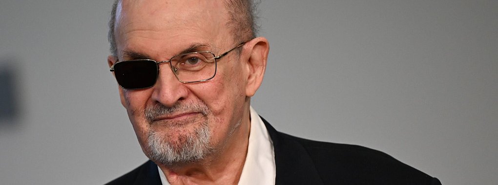 «Jeder wusste, dass er», Donald Trump, «ein Idiot und Lügner war», sagt Autor Salman Rushdie vor der diesjährigen US-Wahl. «Ich hoffe nur, dass sie nicht wieder darauf hereinfallen.» - © Arne Dedert/dpa