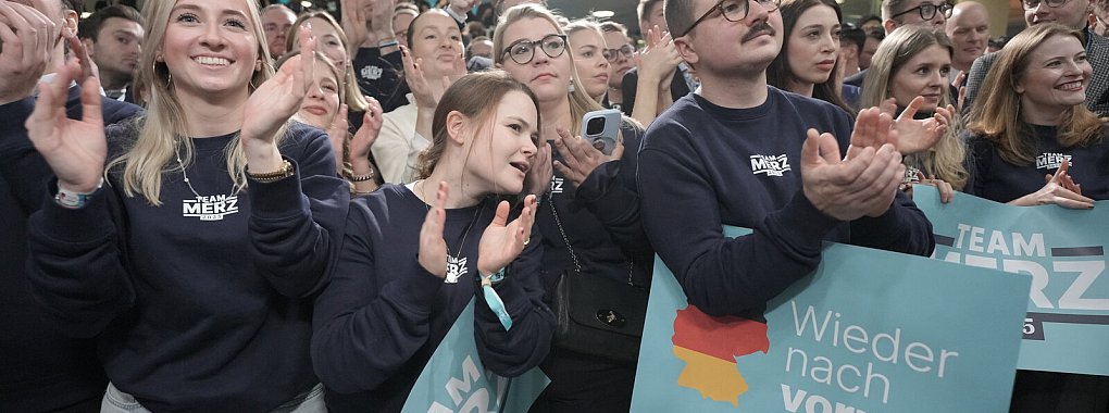 Die CDU liegt bei ersten Prognosen klar vorne. - © Michael Kappeler/dpa