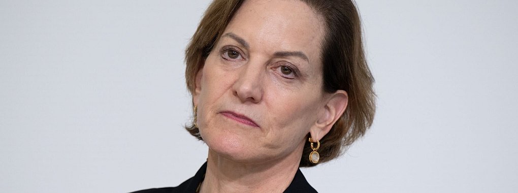Die diesjährige Preisträgerin des Friedenspreises des Deutschen Buchhandels, Anne Applebaum, hat vielleicht das Buch der Stunde geschrieben. (Archivbild) - © Boris Roessler/dpa