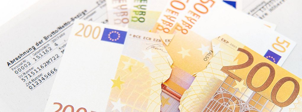 Seit Juli gelten h&ouml;here Pf&auml;ndungsfreigrenzen: Arbeitgeber, Sozialleistungstr&auml;ger und Banken sind verpflichtet, diese zu ber&uuml;cksichtigen. - &copy; Zacharie Scheurer/dpa-tmn