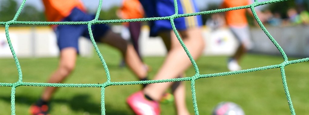 Fu&szlig;ball bleibt in Deutschland die beliebteste Sportart. - &copy; Uwe Anspach/dpa