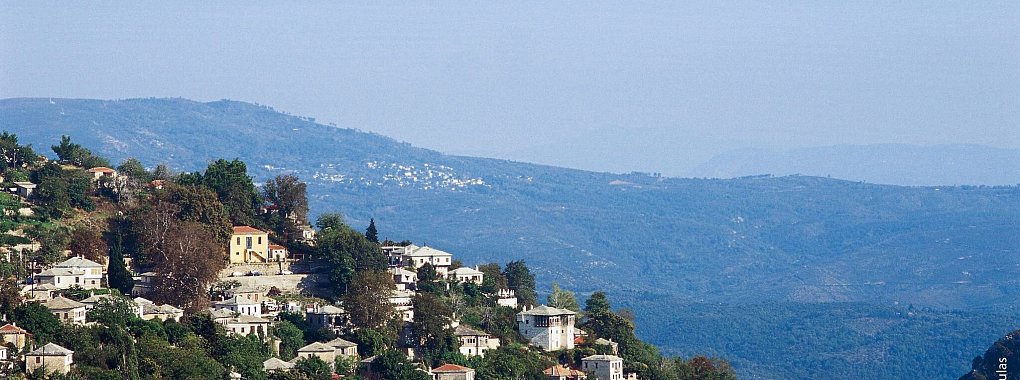 Die Gegend ist ein Wanderrevier - mittendrin das Bergdorf Milies. - © Yannis Skoulas/GNTO/dpa-tmn