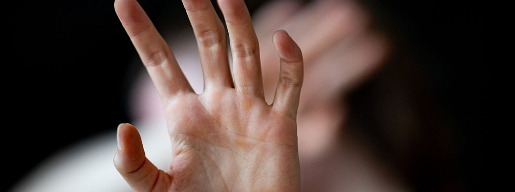 Die Beratungen f&uuml;r Betroffene von sexueller Bel&auml;stigung und Gewalt haben sich laut Expertinnen und Experten seit letztem Jahr verdoppelt. - &copy; Fabian Sommer/dpa