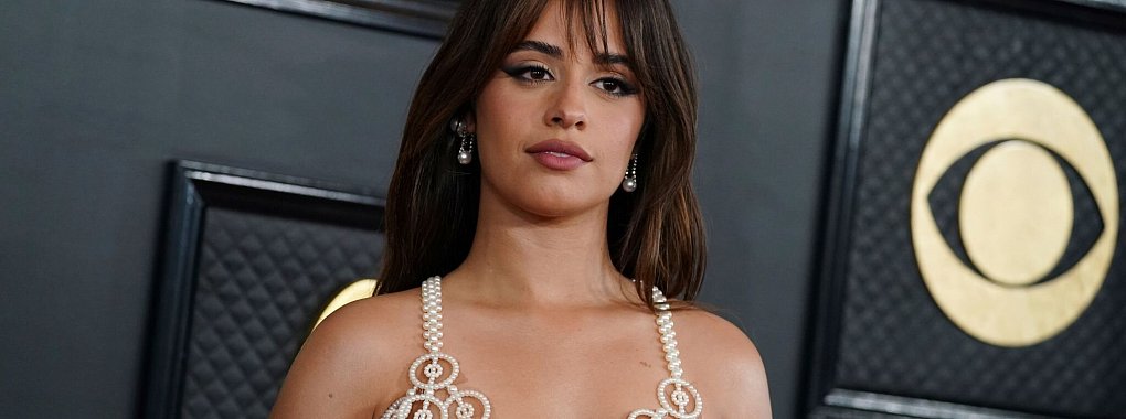 Die Pop-Sängerin Camila Cabello versucht eigenen Angaben zufolge, die Reaktionen anderer Leute nicht mehr persönlich zu nehmen (Archivbild). - © Jordan Strauss/AP/dpa