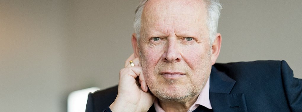 Axel Milberg h&ouml;rt als &laquo;Tatort&raquo;-Kommissar aus. - &copy; Tobias Hase/dpa