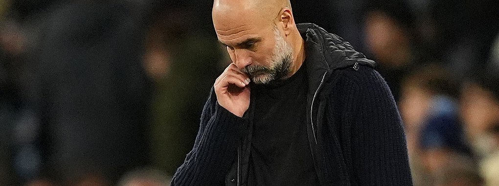City-Trainer Pep Guardiola reagiert mit Selbstkritik nach der Niederlage im Derby. - © Martin Rickett/PA Wire/dpa