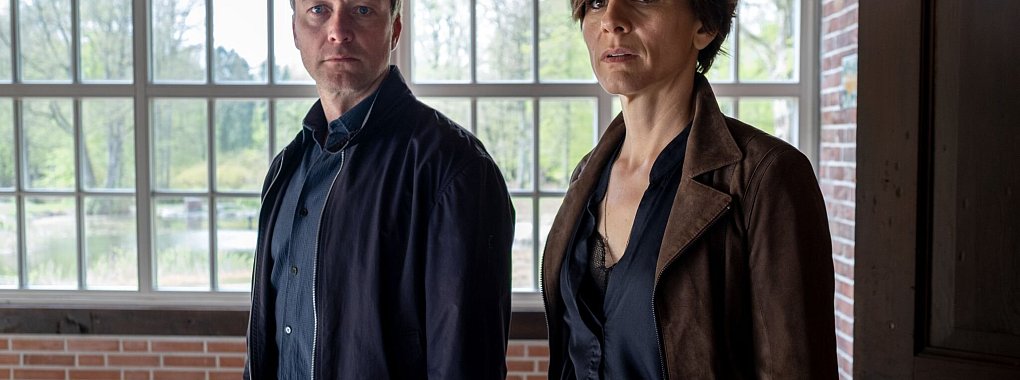 Das Ermittlerduo Judith Mohn (Christina Hecke) und Freddy Breyer (Robin Sondermann) will einen alten Fall lösen. - © Manju Sawhney/ZDF/dpa