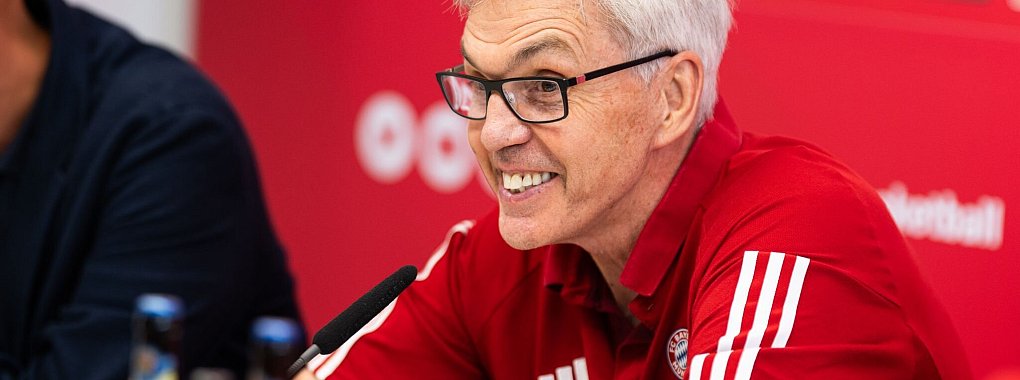 Der neue Trainer Gordon Herbert soll die Bayern-Basketballer zu Triumphen führen. - © Lukas Barth/dpa